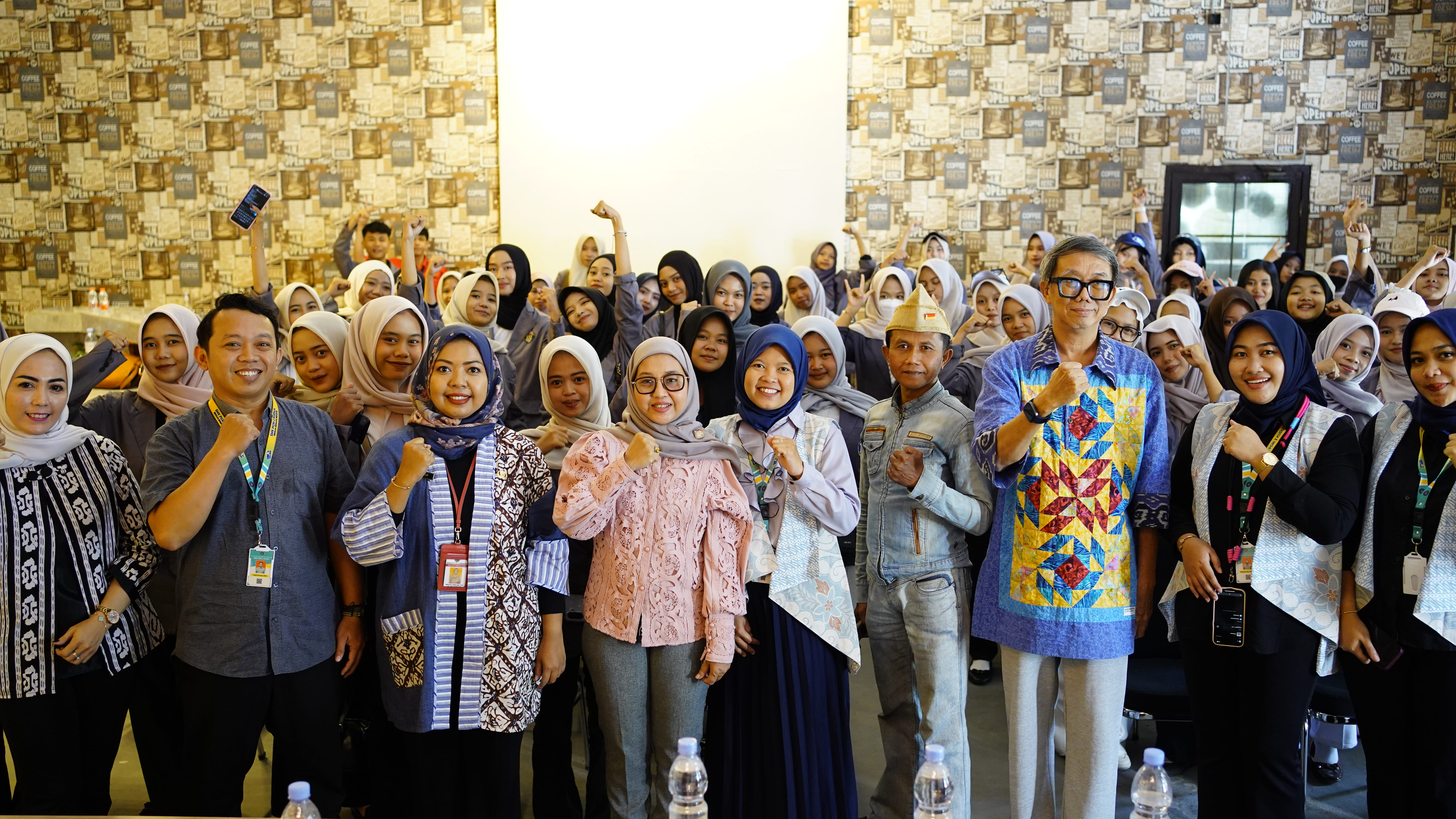 Kunjungan Industri Kelas XI Pemasaran ke Galeri Industri Kreatif Semarang